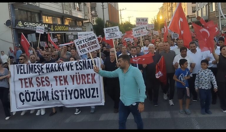 Velimeşe hemzemin geçit kapatılması protestosu yolumuz açılsın esnaf nefes alsın dövizleri ve yürüyüş